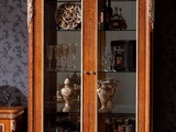 двухдверная витрина империя эксклюзивная мебель итальянская элитная гостиная орех монарх массив шину